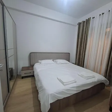 Apartment 地拉那